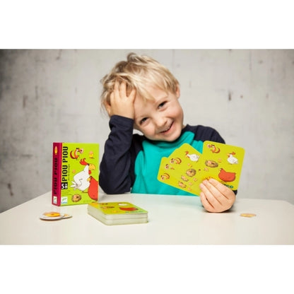 Djeco Kartenspiel Piou Piou mit bunten Illustrationen von Hühnern und Küken