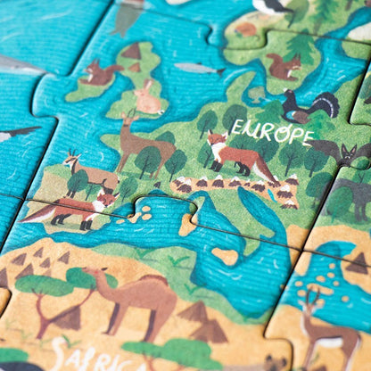 Londji Animal Planet Puzzle mit Teilen aus Europa, grüne Kontinente und blaues Meer, Text EUROPE sichtbar