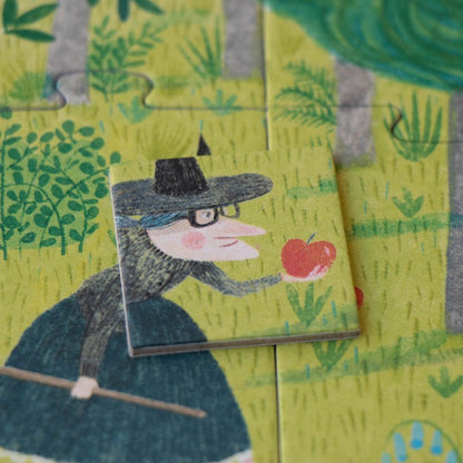 Londji Once Upon a Time Puzzle, Teil mit Hexe mit Hut und Brille, die einen roten Apfel hält