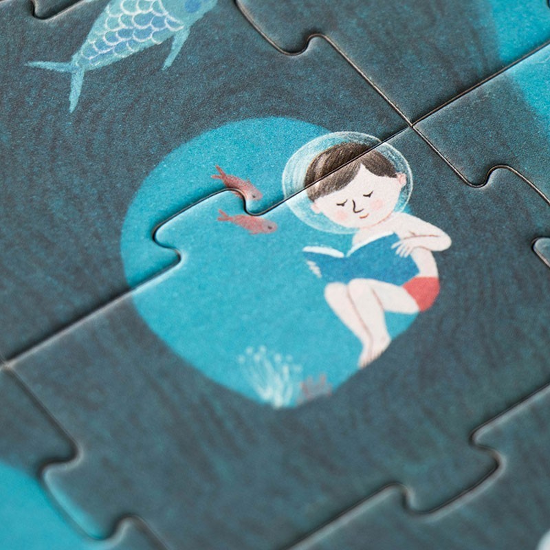 Londji Tea by the Sea Puzzle, Detail mit Kind mit Taucherhelm unter Wasser neben einem Fisch