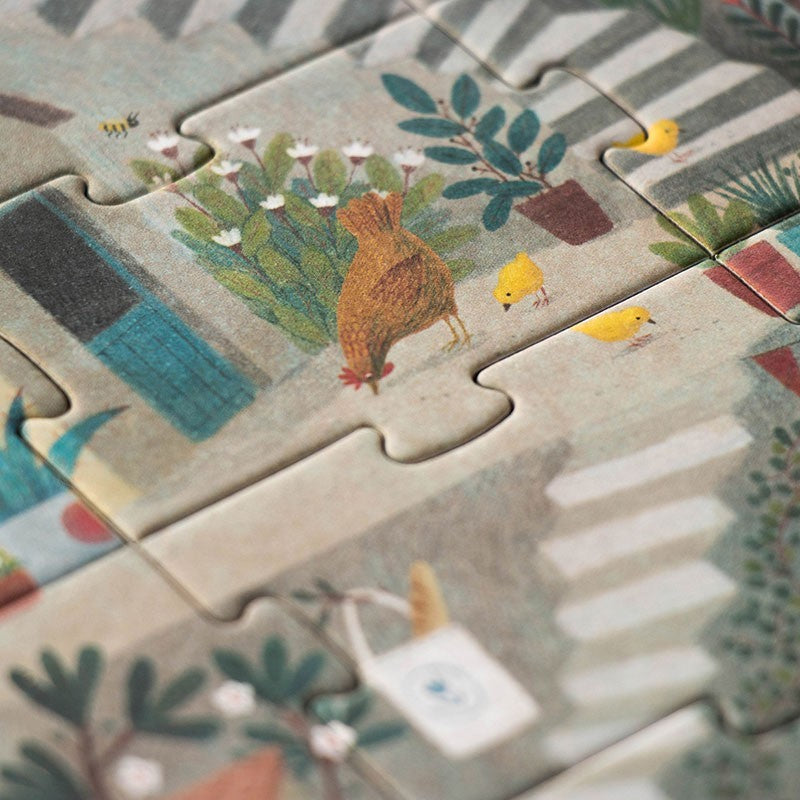 Londji Tea by the Sea Puzzle, Detailaufnahme von Teilen mit braunem Vogel, gelben Fischen und grüner Pflanze