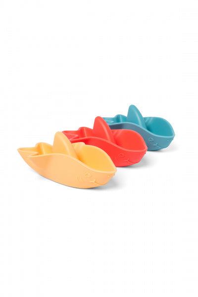 Drei kleine Haie aus weichem Gummi von Little L zum Spritzen in der Badewanne