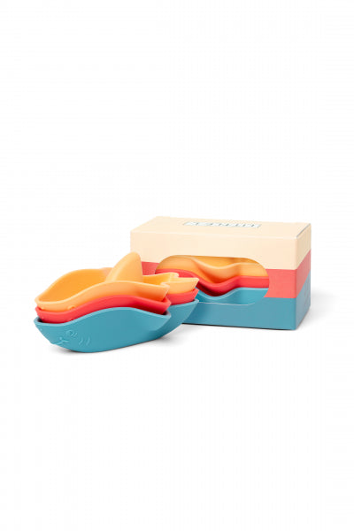 Drei kleine Haie aus weichem Gummi von Little L zum Spritzen in der Badewanne