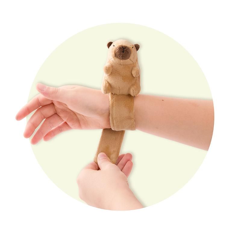Capybara Plüsch Snap-Armband von Trendhaus mit beigem Fell und Schnapp-Verschluss