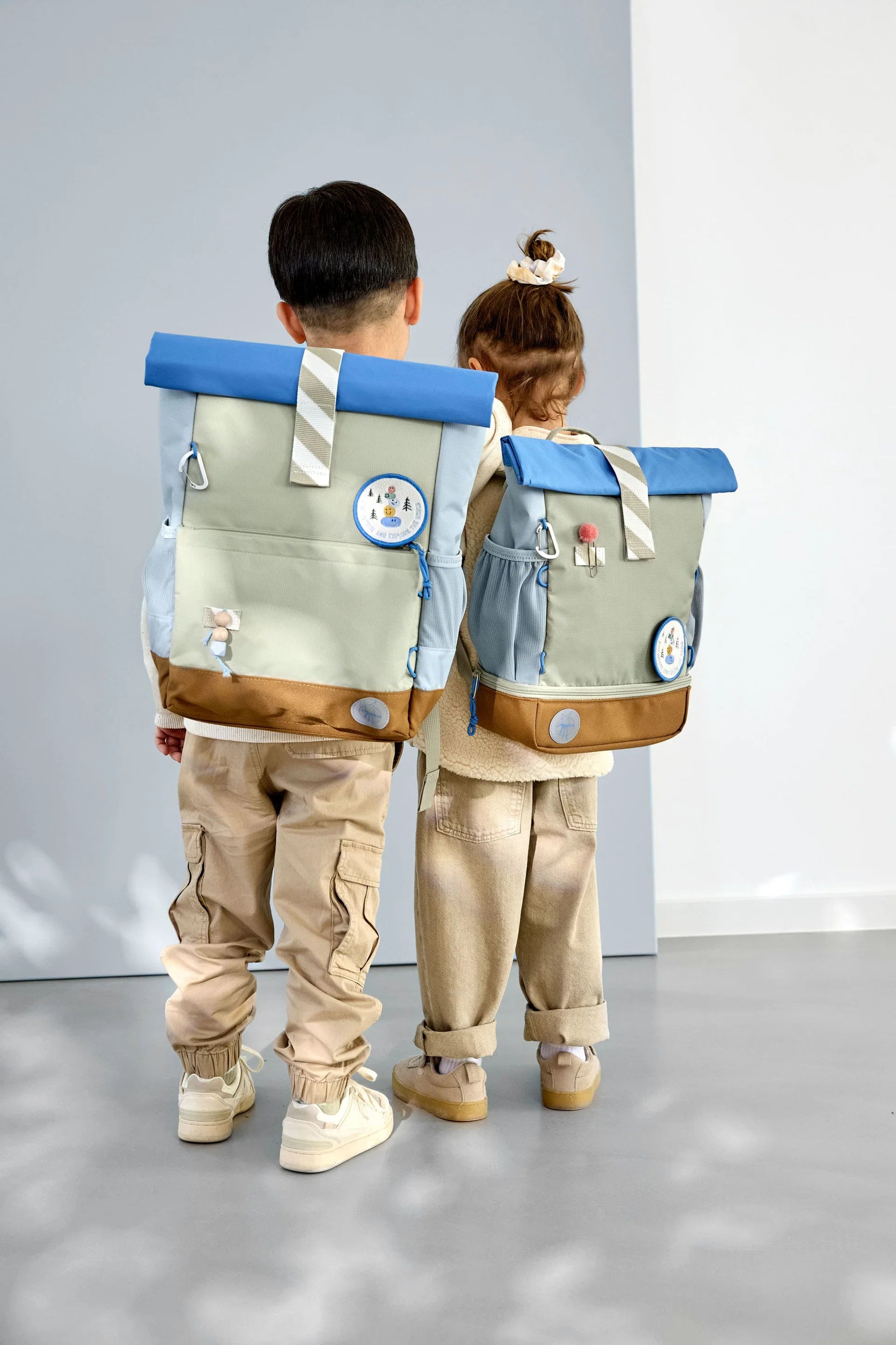 Lässig Kindergartenrucksack Rolltop Sunny Explorer in Grün und Blau mit Explorer-Motiv