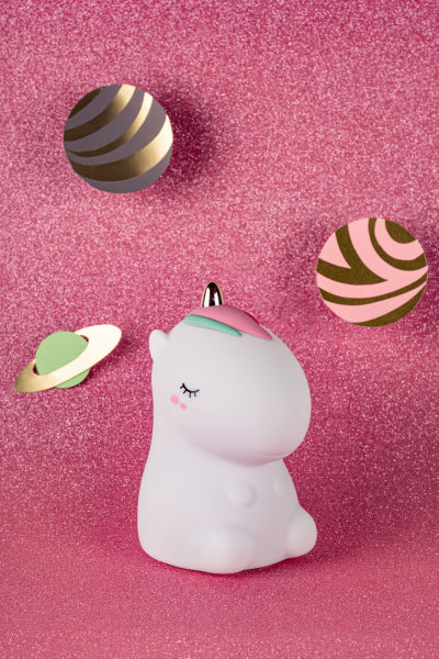 Silikon-Nachtlicht Einhorn in Pastellrosa von Little L mit weichem, diffusem Licht