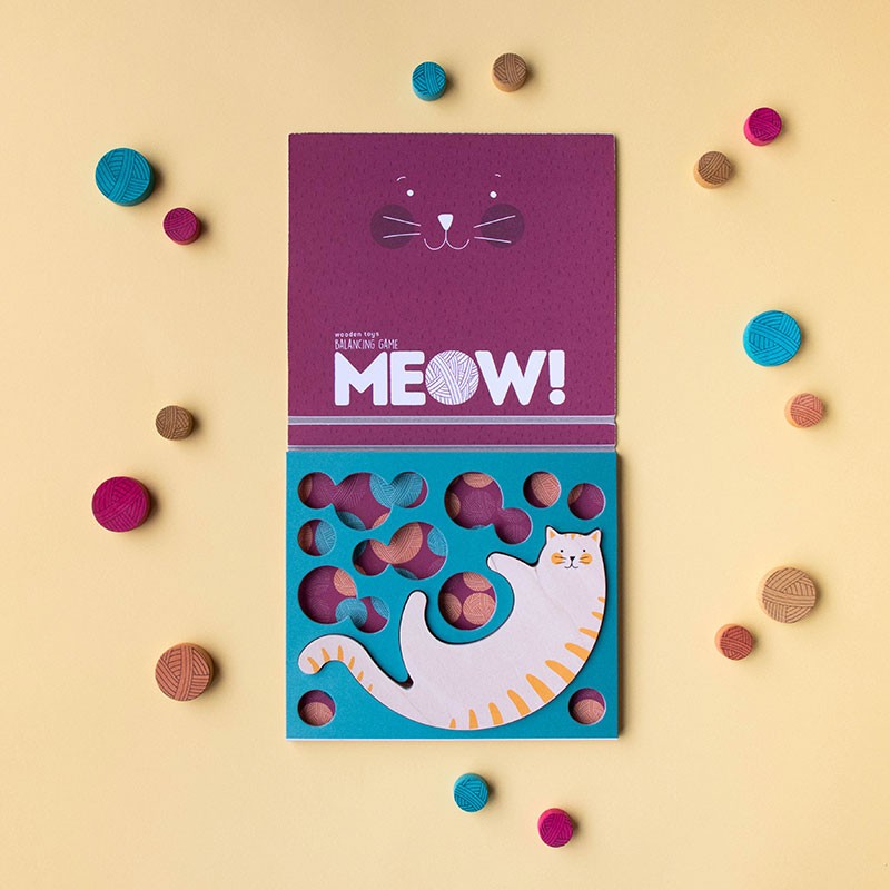 Londji Meow, Schachtel mit Katzenmotiv, umgeben von Holz-Wollknäueln in Türkis, Magenta und Natur